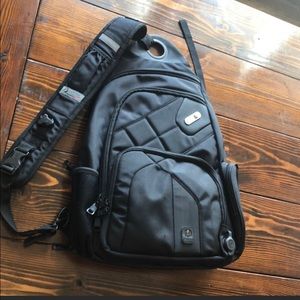one shoulder bag backpack Fūl Messenger Powerbag and Laptop Bag